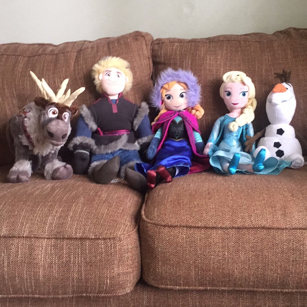 5 Frozen stuffed animals. Anna, Elsa, Kristoff, +2